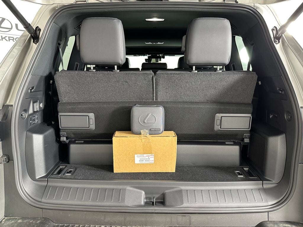 2026 Lexus LX 700h Luxury