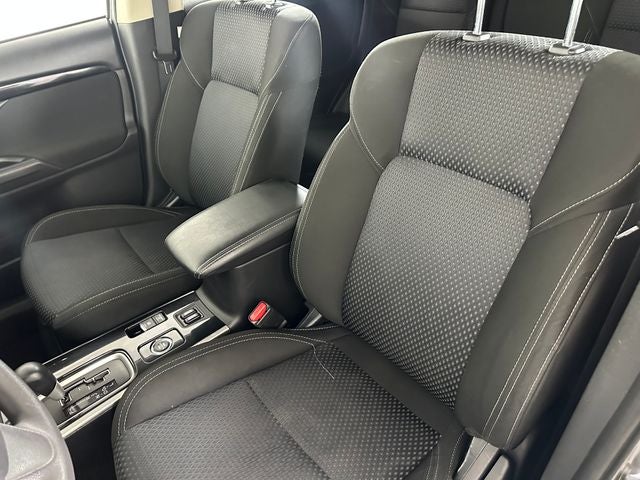 2020 Mitsubishi Outlander Base