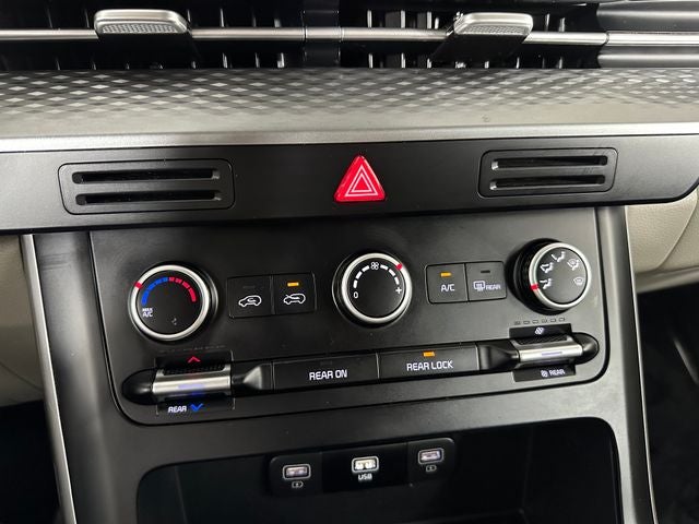 2023 Kia Carnival LX Seat Package