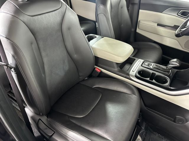 2023 Kia Carnival LX Seat Package