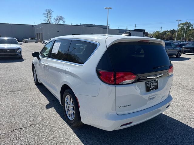 2023 Chrysler Voyager LX