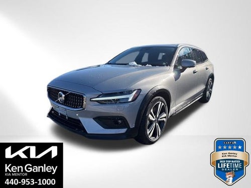 2025 Volvo V60 Cross Country B5 Plus