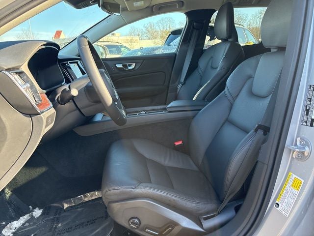 2025 Volvo V60 Cross Country B5 Plus