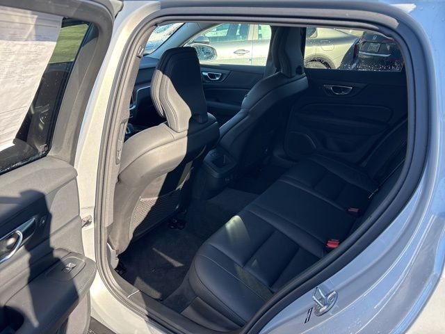 2025 Volvo V60 Cross Country B5 Plus