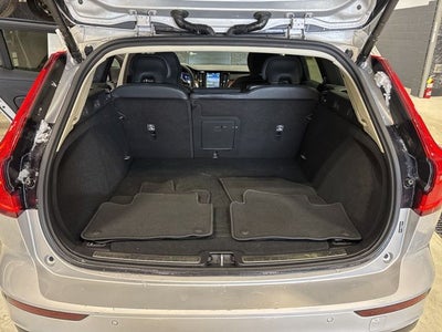 2025 Volvo V60 Cross Country B5 Plus