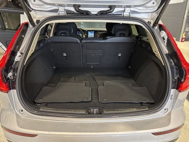 2025 Volvo V60 Cross Country B5 Plus