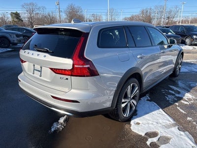 2025 Volvo V60 Cross Country B5 Plus