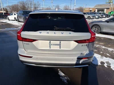 2025 Volvo V60 Cross Country B5 Plus