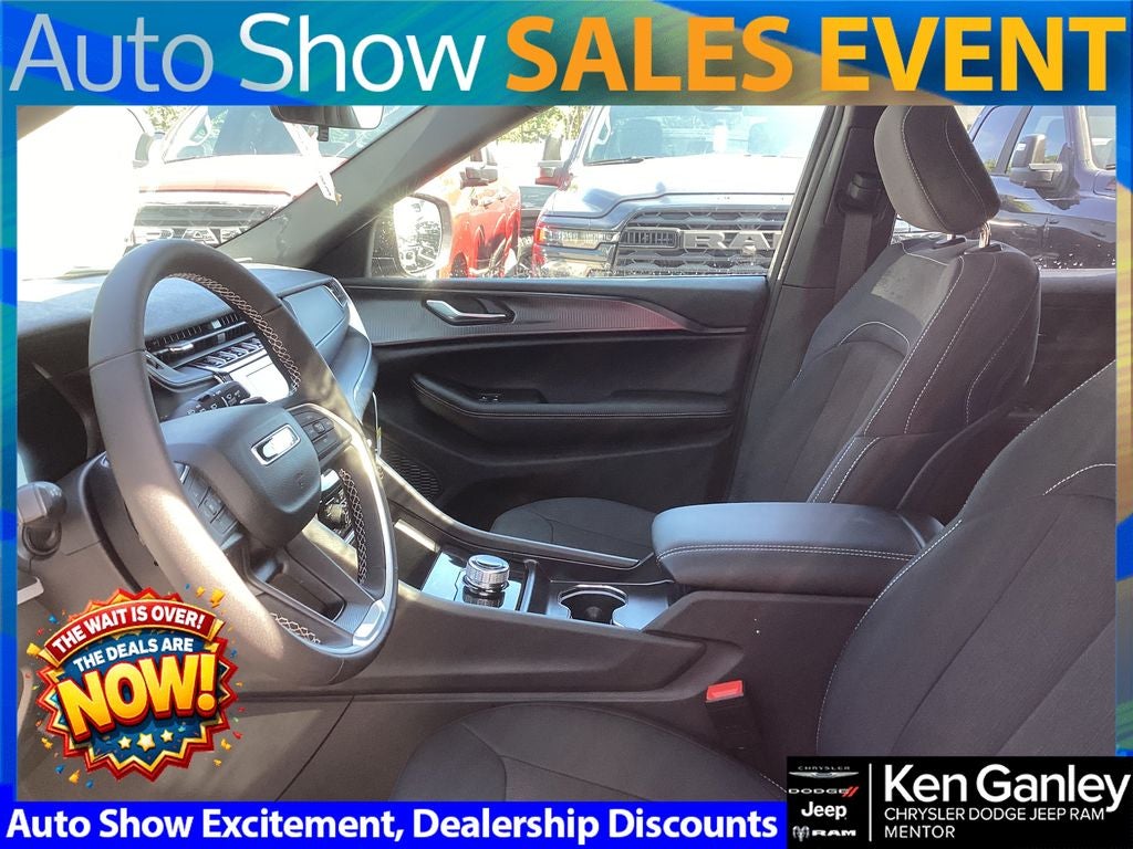 2025 Jeep Grand Cherokee GRAND CHEROKEE L LAREDO X 4X4