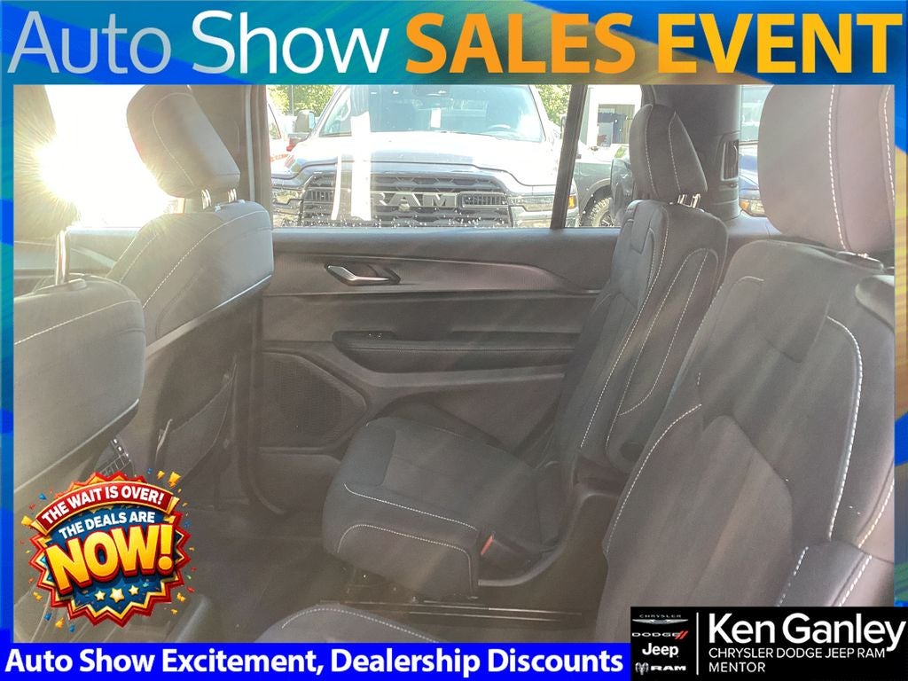 2025 Jeep Grand Cherokee GRAND CHEROKEE L LAREDO X 4X4