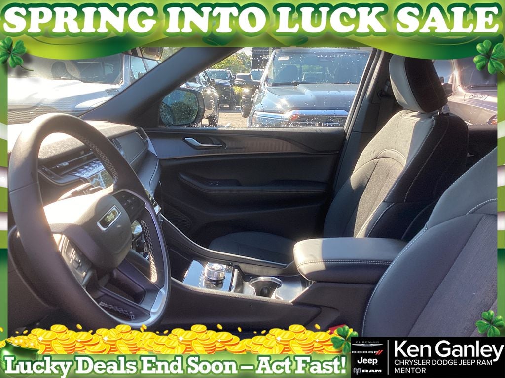 2025 Jeep Grand Cherokee GRAND CHEROKEE L LAREDO X 4X4