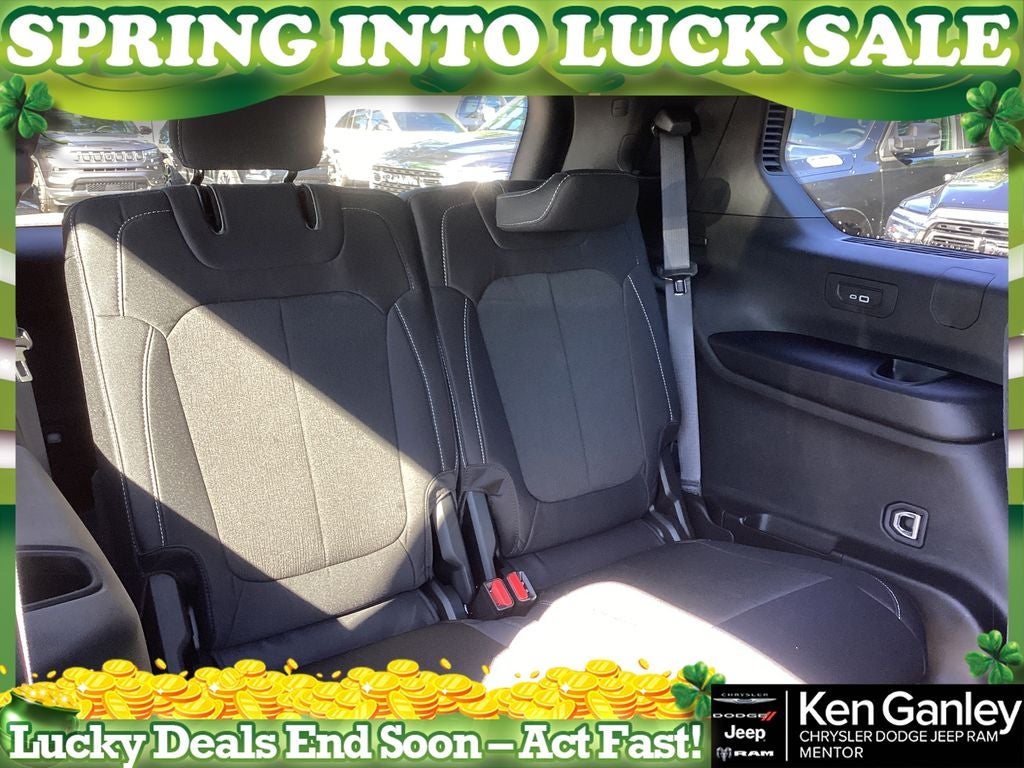 2025 Jeep Grand Cherokee GRAND CHEROKEE L LAREDO X 4X4