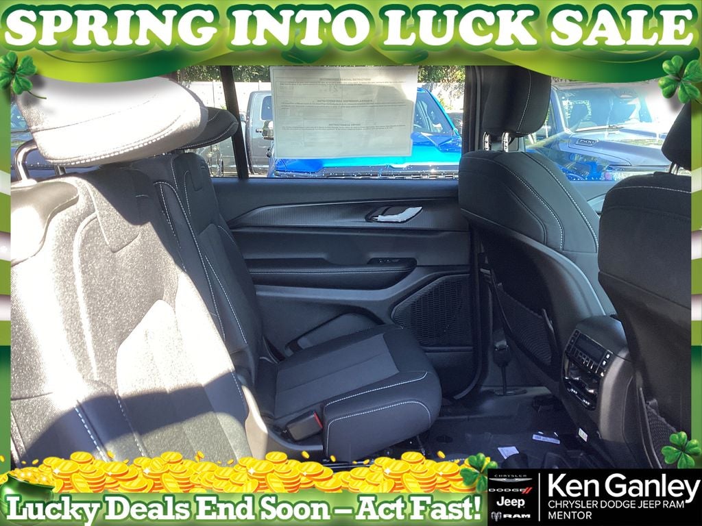 2025 Jeep Grand Cherokee GRAND CHEROKEE L LAREDO X 4X4