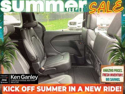 2027 Chrysler Pacifica PACIFICA SELECT AWD