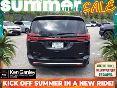 2027 Chrysler Pacifica PACIFICA SELECT AWD