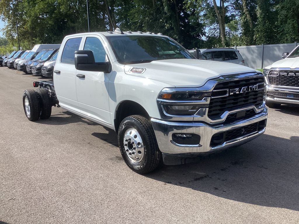 2025 RAM 3500 Chassis RAM 3500 TRADESMAN CREW CAB CHASSIS 4X4 60' CA