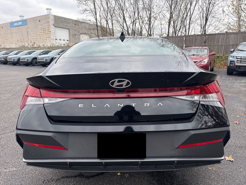 2024 Hyundai Elantra SE
