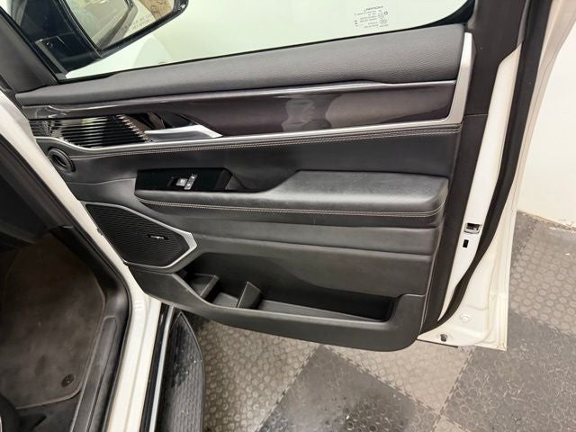2024 Jeep Wagoneer Base
