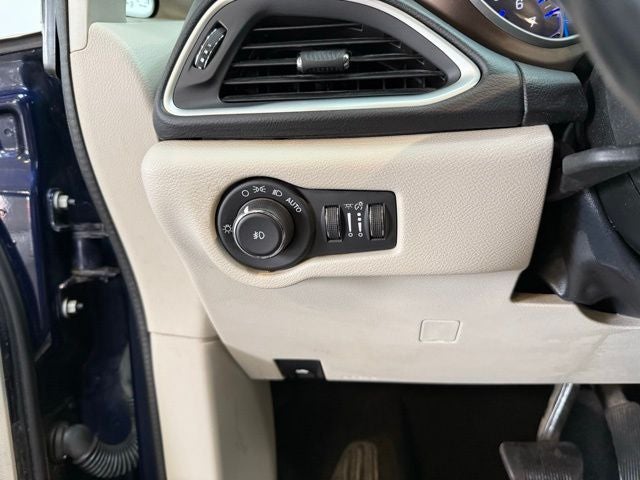 2017 Chrysler Pacifica Touring L