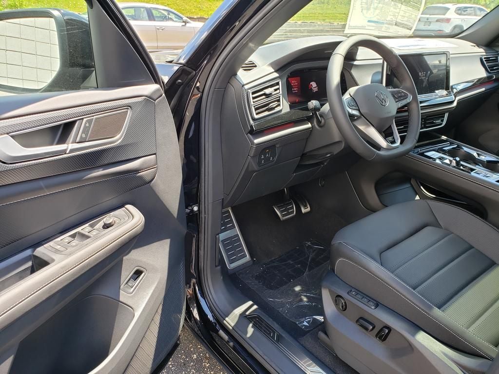 2026 Volkswagen Atlas Cross Sport 2.0T SEL R-Line Black