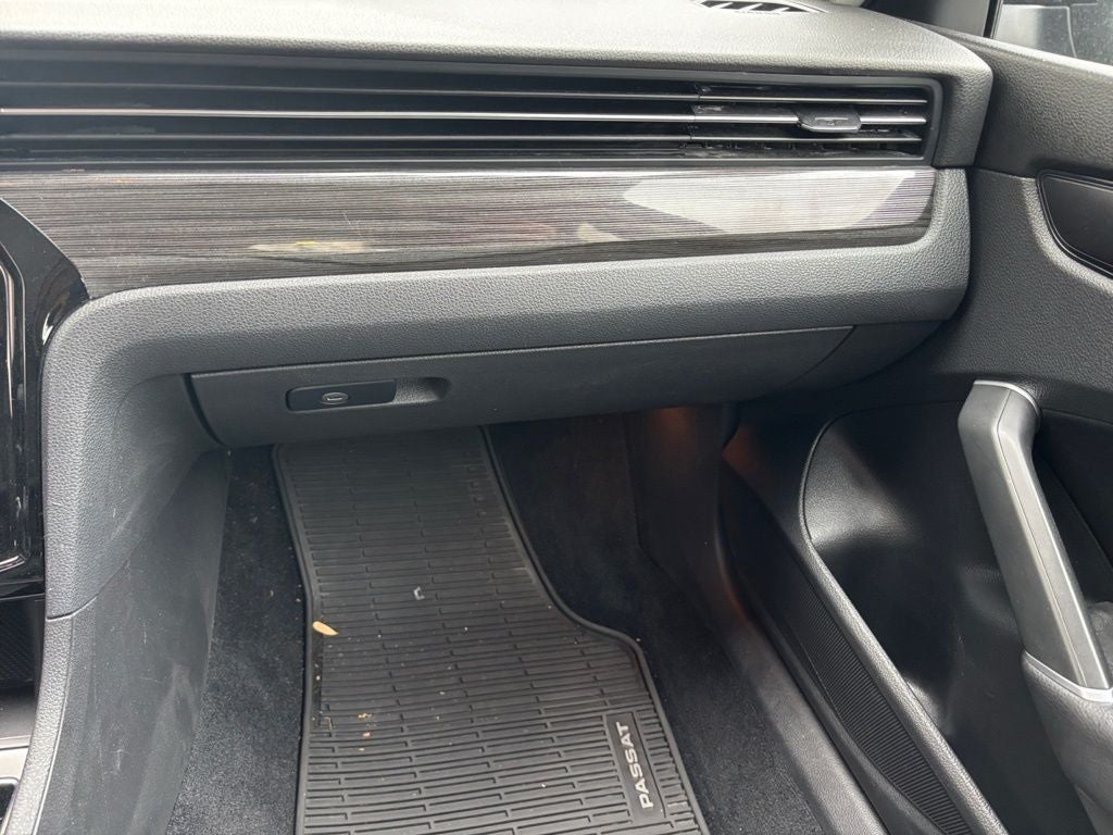 2020 Volkswagen Passat 2.0T R-Line