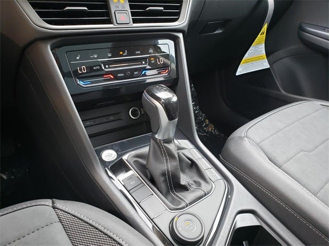 2025 Volkswagen Taos 1.5T SE Black