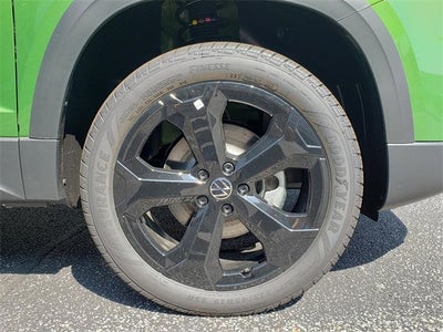 2025 Volkswagen Taos 1.5T SE Black