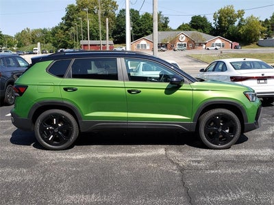 2025 Volkswagen Taos 1.5T SE Black