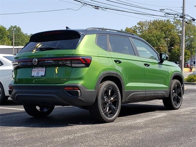 2025 Volkswagen Taos 1.5T SE Black