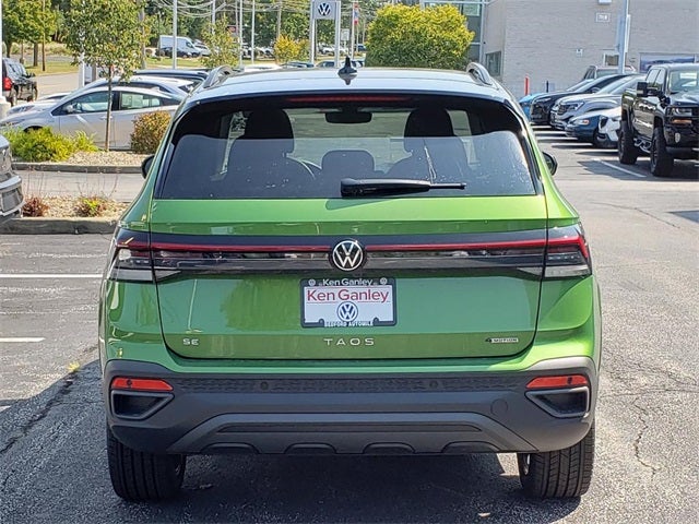 2025 Volkswagen Taos 1.5T SE Black