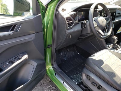 2025 Volkswagen Taos 1.5T SE Black