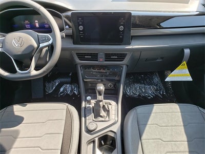 2025 Volkswagen Taos 1.5T SE Black