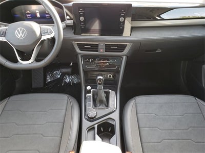 2025 Volkswagen Taos 1.5T SE Black