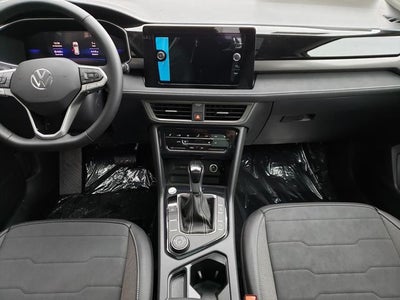 2026 Volkswagen Taos 1.5T SE Black