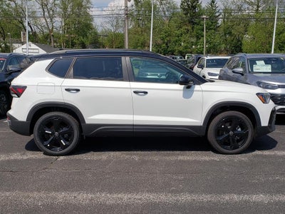2026 Volkswagen Taos 1.5T SE Black