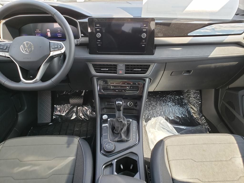 2026 Volkswagen Taos 1.5T SE Black