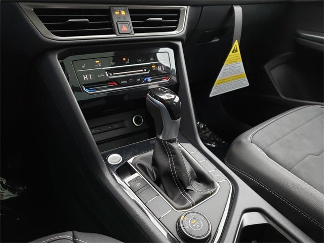 2026 Volkswagen Taos 1.5T SE Black