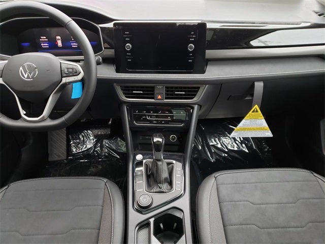 2026 Volkswagen Taos 1.5T SE Black