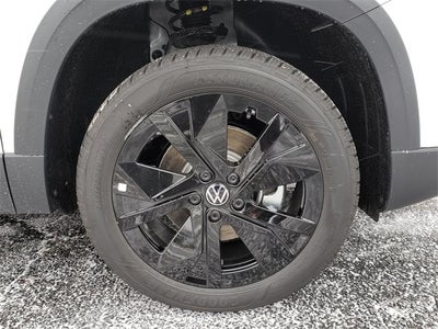 2026 Volkswagen Taos 1.5T SE Black