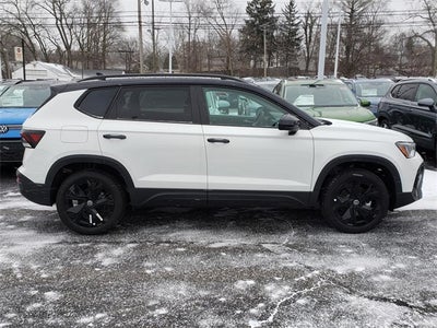 2026 Volkswagen Taos 1.5T SE Black