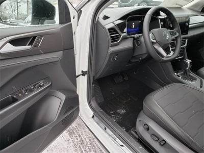 2026 Volkswagen Taos 1.5T SE Black