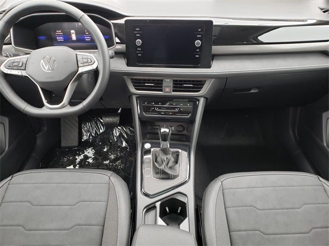 2026 Volkswagen Taos 1.5T SE Black