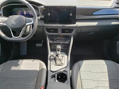 2025 Volkswagen Taos 1.5T SE Black