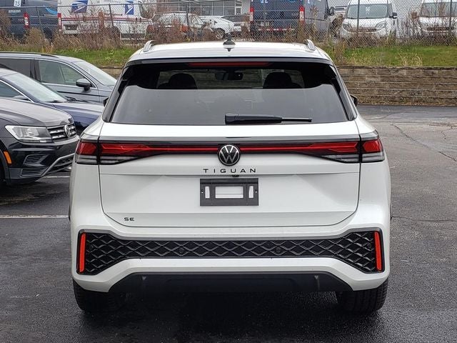 2026 Volkswagen Tiguan 2.0T SE R-Line Black
