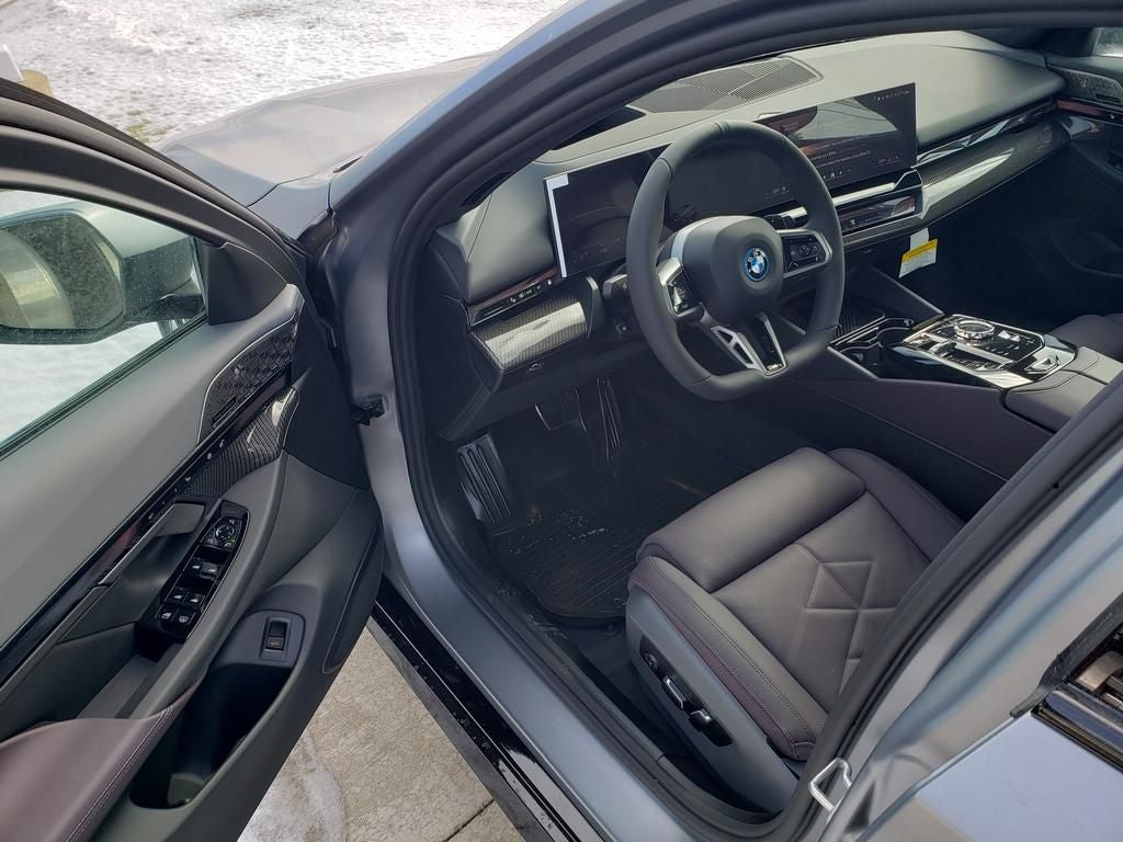 2026 BMW 5 Series 550e xDrive