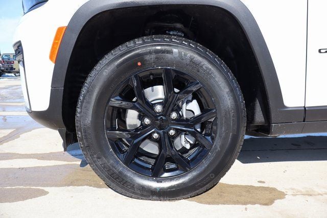 2026 Jeep Grand Cherokee Laredo Altitude