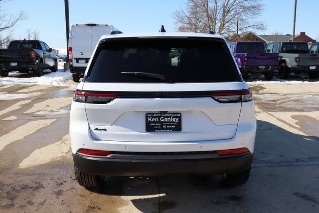 2026 Jeep Grand Cherokee Laredo Altitude