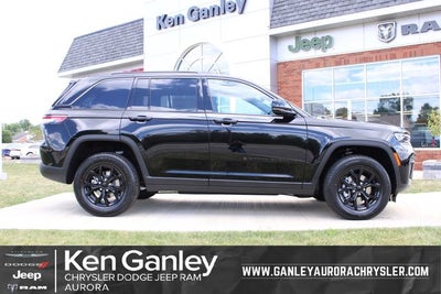2026 Jeep Grand Cherokee Laredo Altitude