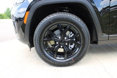 2026 Jeep Grand Cherokee Laredo Altitude
