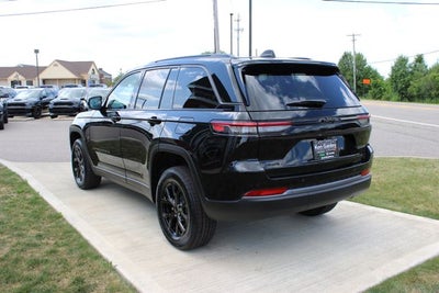 2026 Jeep Grand Cherokee Laredo Altitude